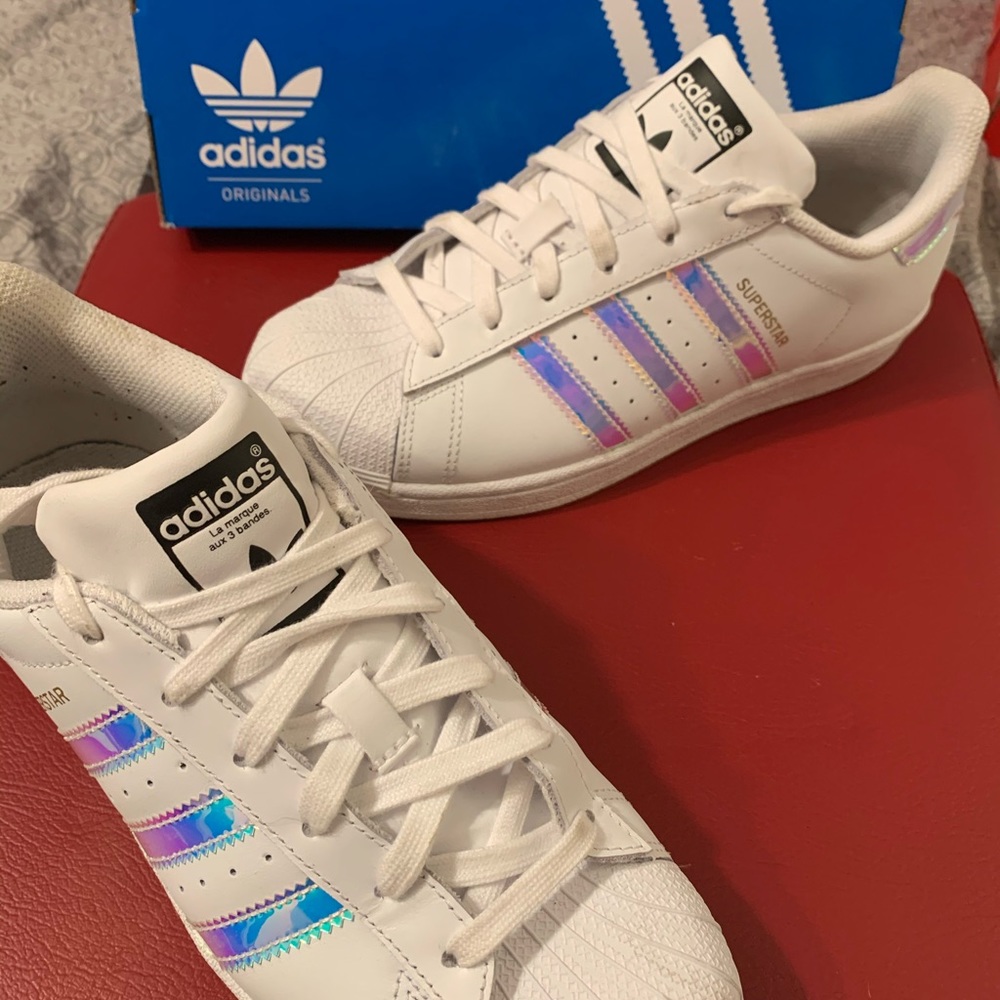 ADDIAS HOLOGRAPHIC SUPERSTARS RARE - Picture 2 of 3